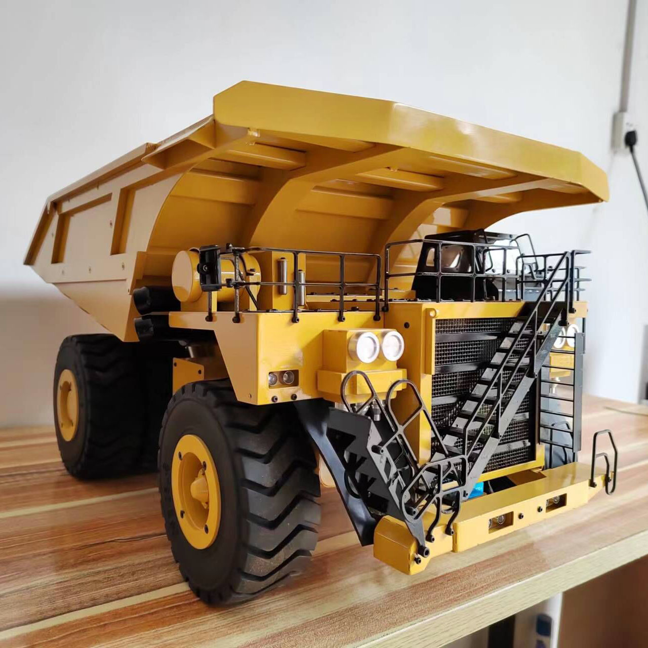 1/20 rc caminhão de mineração  - Rc Hobby Toucan avaliação e preço